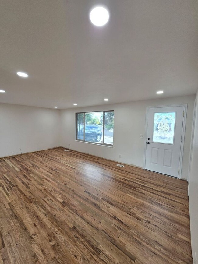 3723 Kewanee Dr Unit Basement