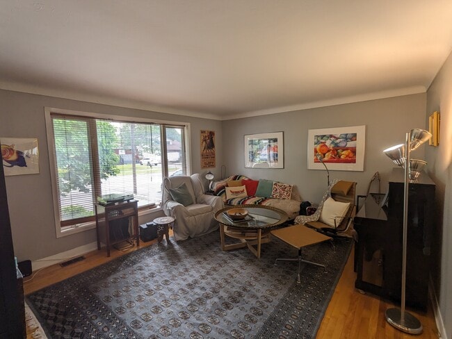Photo - 1576 Maxime St Unit Upper