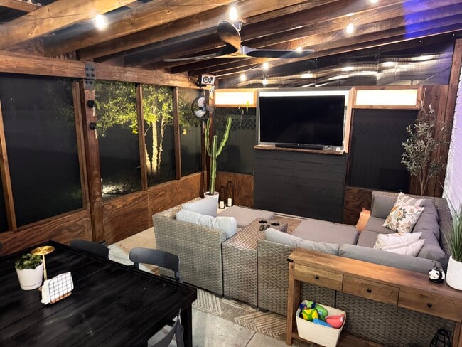 Photo - 2264 Ferndown Dr