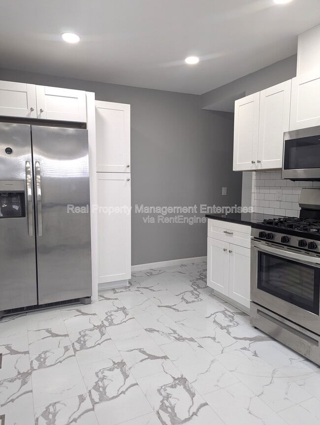 Photo - 600 N Poplar Ln