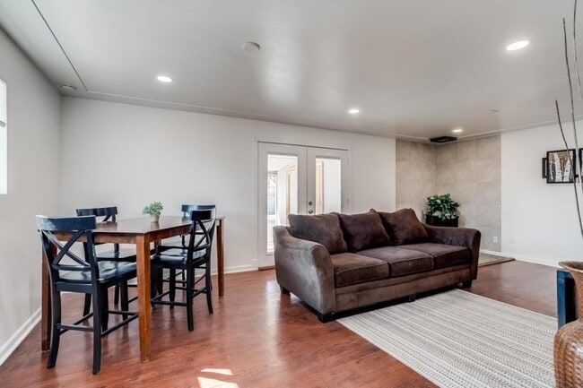 Photo - 7101 Wolff St