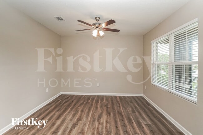 Photo - 924 Ambergate St
