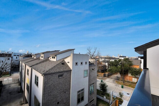 Photo - 3409 Hutchins St