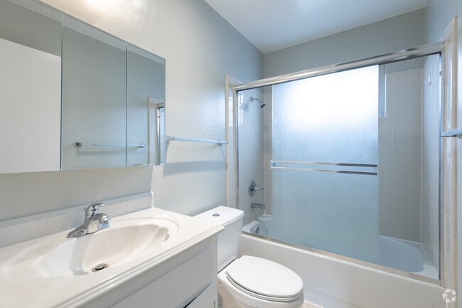 1 BR, 1BA - Bathroom