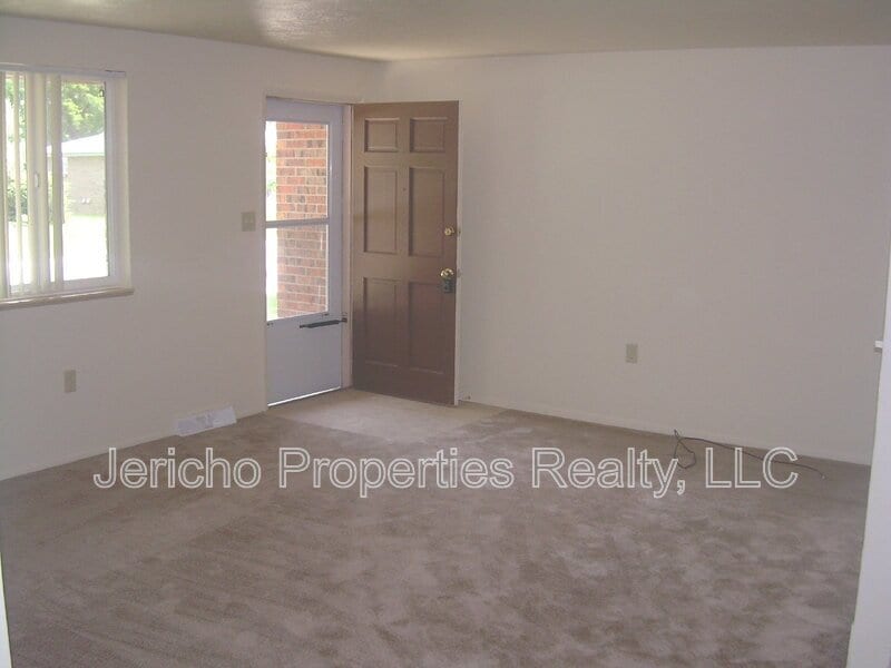 Photo - 4677 Hoyt St