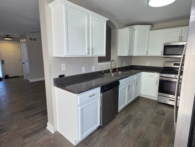 Photo - 234 W Kyra Ln