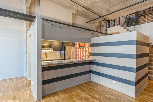 Photo - 621 S Plymouth Ct