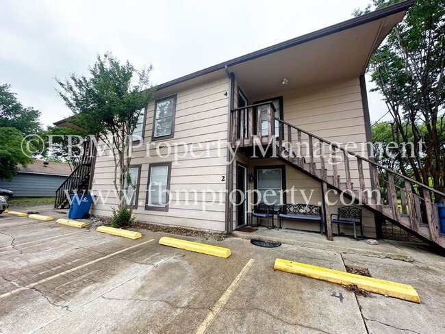 Building Photo - 2612 W Sycamore Ave Unit 4