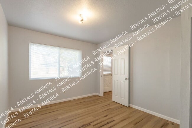 Photo - 2301 E University Dr