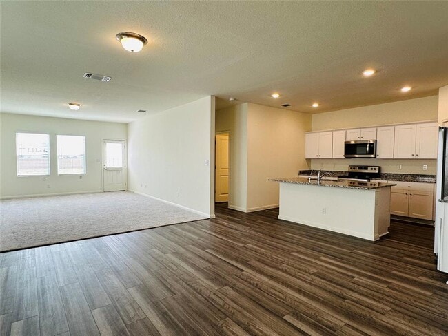 Building Photo - 108 Pronghorn St