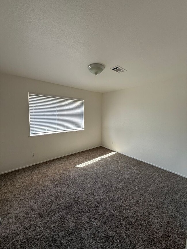 Photo - 2 BEDROOM TOWNHOUSE