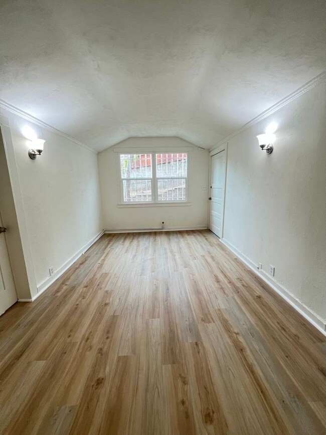Building Photo - 932Edge Unit 932 1/4 Rental