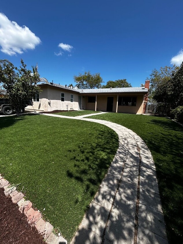 Single Story Home - Single Story Home