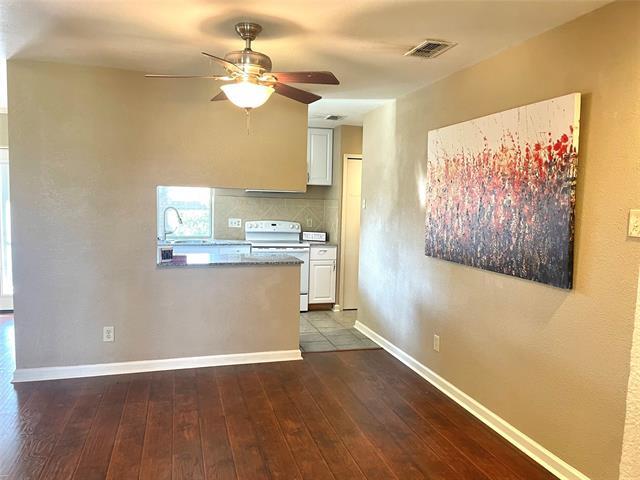 Photo - 3005 Peachtree Ln