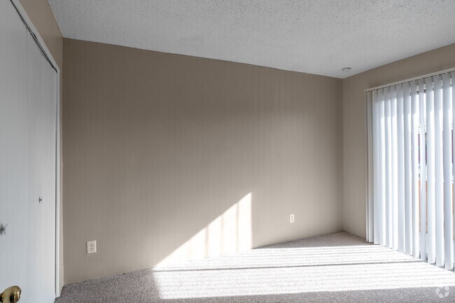 2BR, 1.5BA - 940SF - Primary Bedroom