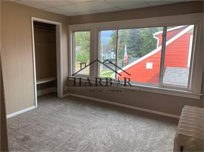 Photo - 28 6th Ave SE