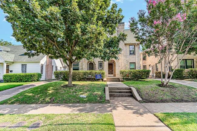 5926 La Vista Dr
