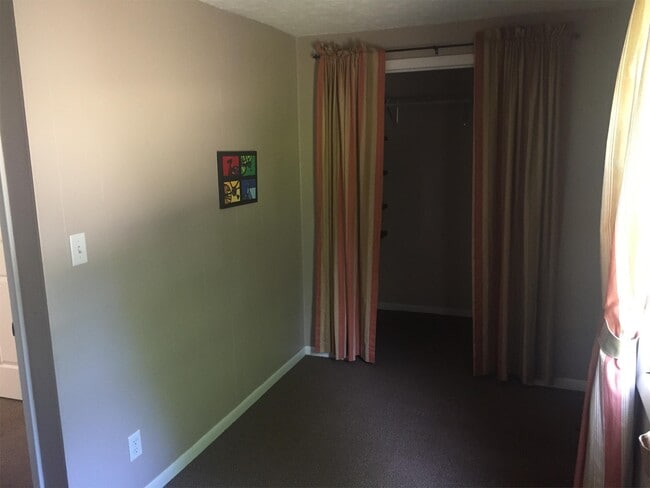 Photo - 621 Hutchinson St