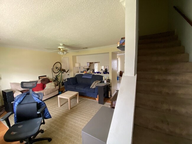 Photo - 716 W Mulberry St Unit Apt 4