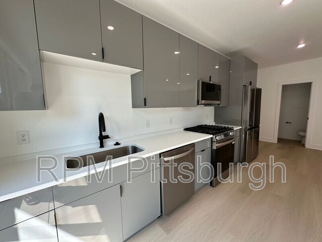 Photo - 1403 Sarah St