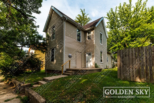 Building Photo - 216 N Pershing Dr
