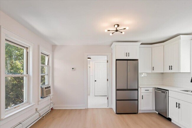 Building Photo - 230 Brunswick St Unit 2 Rental