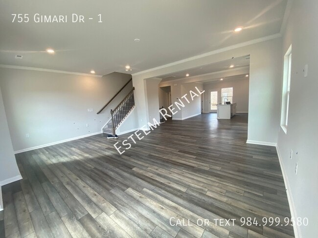 Photo - 755 Gimari Dr