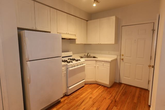 909 W Dakin St Unit 301