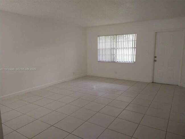 Building Photo - 4160 NW 21st St Unit 104-G