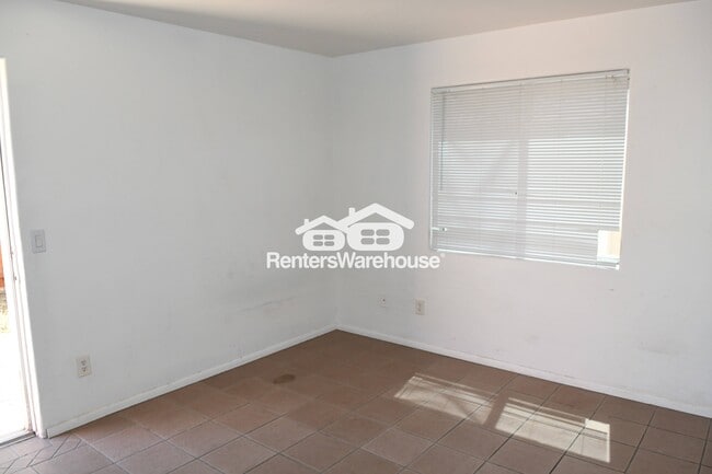Photo - 729 E Mission Ln