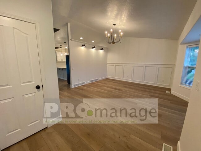 Photo - 1743 Deer Valley Dr