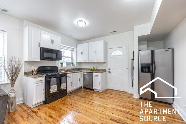 Photo - 3849 W Ainslie St Unit 1