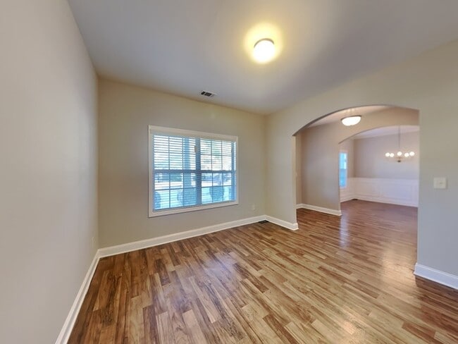 Photo - 2906 Dolostone Way