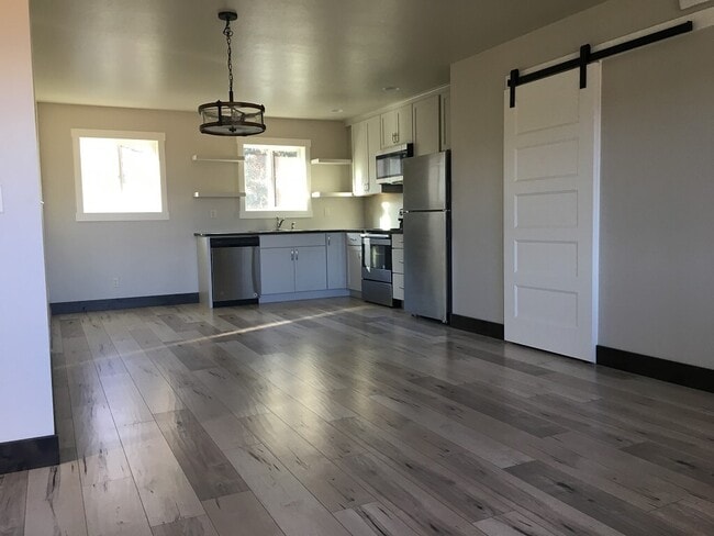 Building Photo - 166-218 Jewel Basin Court Rental