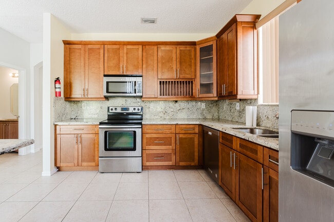 Kitchen - 4015 Banyan Trails Dr