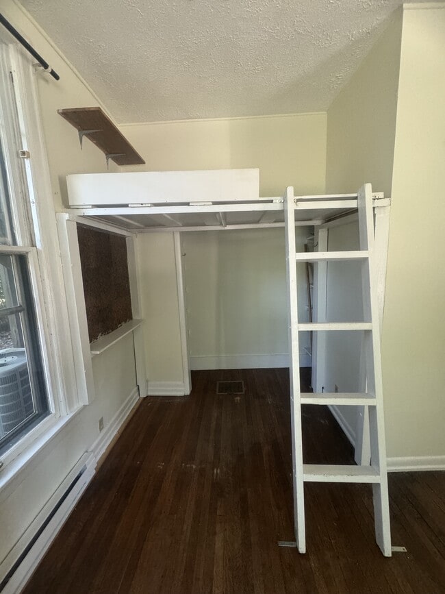 Photo - 521 E 7th St