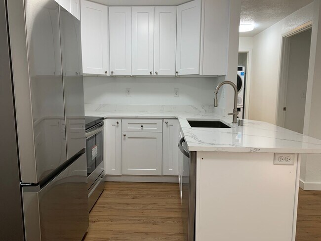 Photo - NEW, HIGH-END RENOVATED 1 bed / 1 bath at the Lydia in Ballard! In-Unit Laundry! Unidad 6525 Apt 2