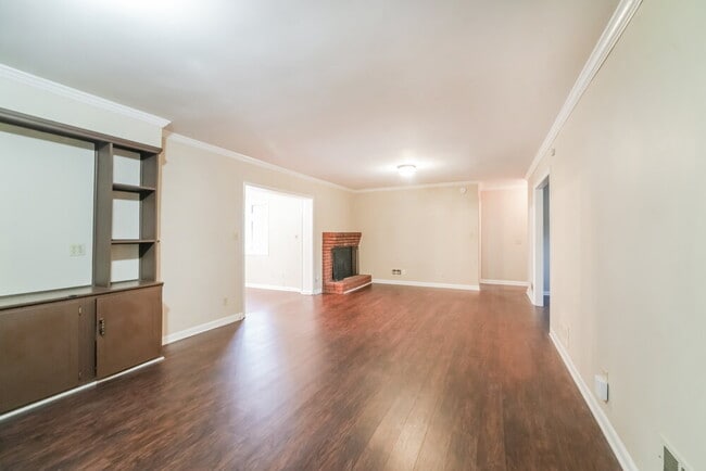 Photo - 491 Kelly Dr NE