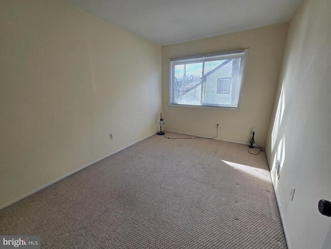 Photo - 1729 Leisure Way