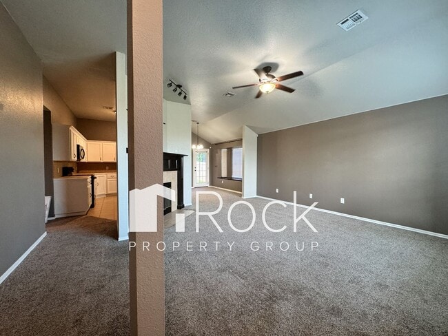 Photo - 4 Bedroom Home in Moore with All Appliance...
