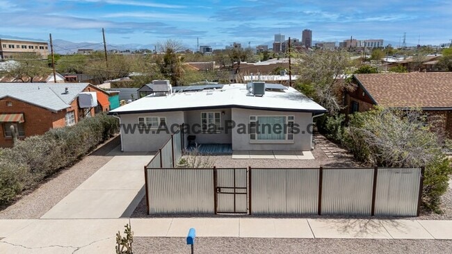 Two Bedroom Home with Guest House - Two Bedroom Home with Guest House