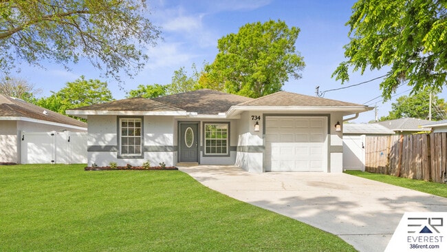 Photo - 734 Flora St