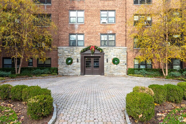 Photo - Vernon Manor