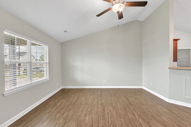 Photo - 258 Breakwater Dr