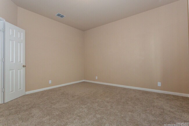 Photo - Spacious Stone Oak Beauty