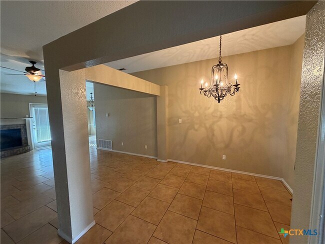 Photo - 2207 Waterfall Dr