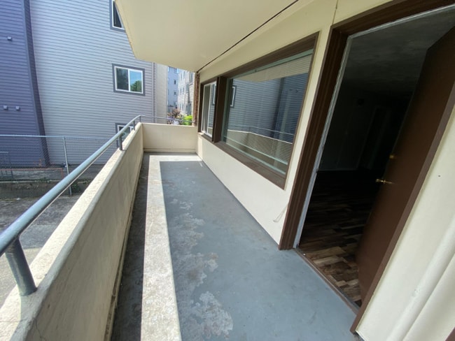 Photo - 4636 22nd Ave NE Unidad 4