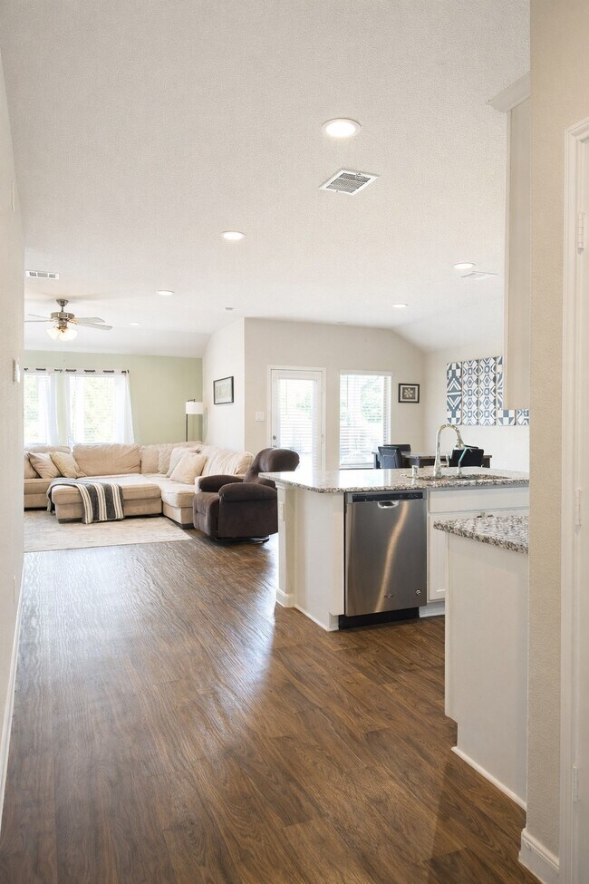Photo - 519 Kickapoo Dr