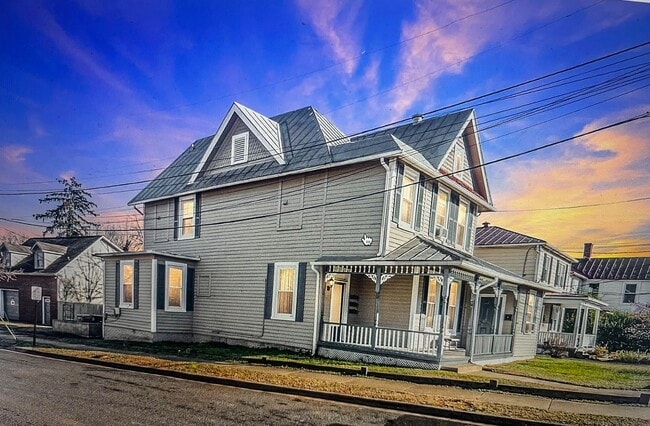 Photo - 511 Spottswood St Unit B