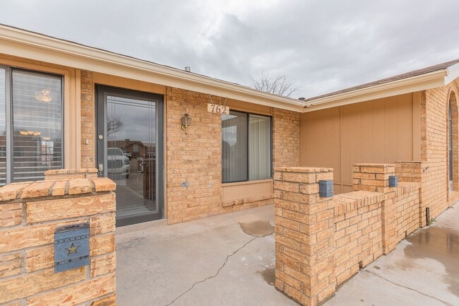 Photo - Comfortable 2 Bed 2 Bath - Pet Friendly & New Amenities!